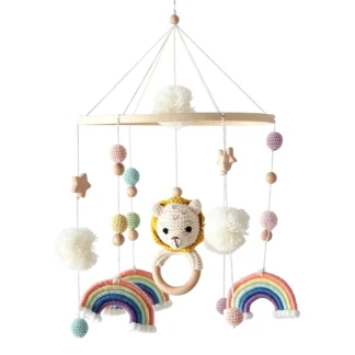 Mobile de Lit Bébé en Feutrine – Bois et Pompons Faits Main
