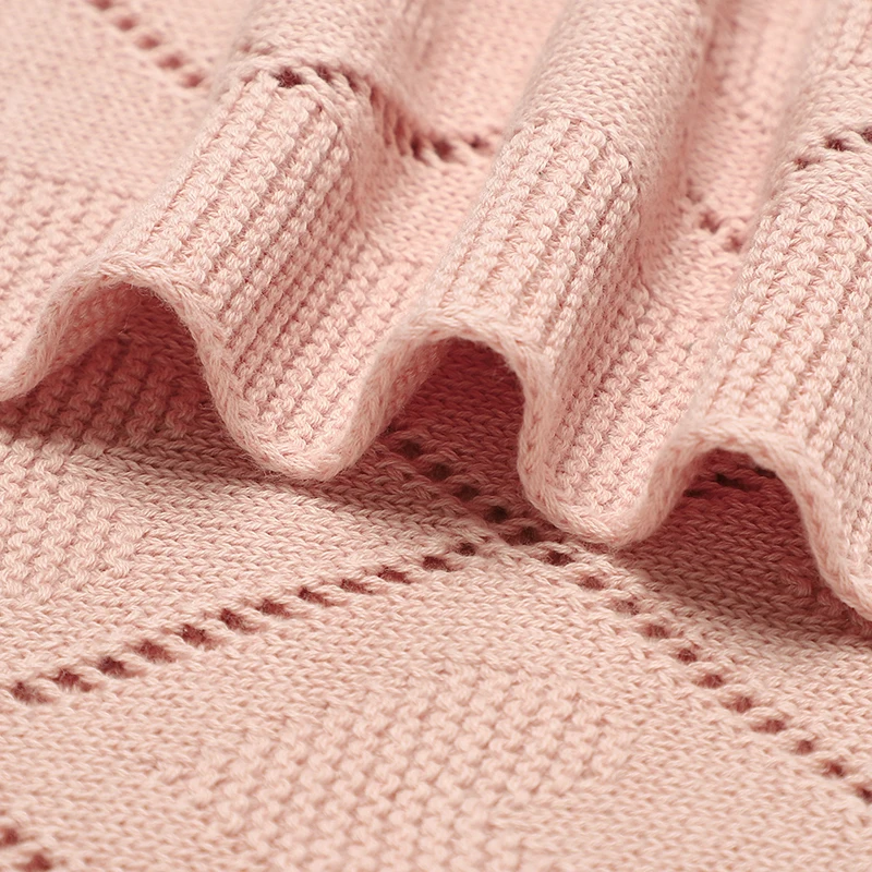 Couverture Bébé en Tricot de Coton – Maille Cœurs